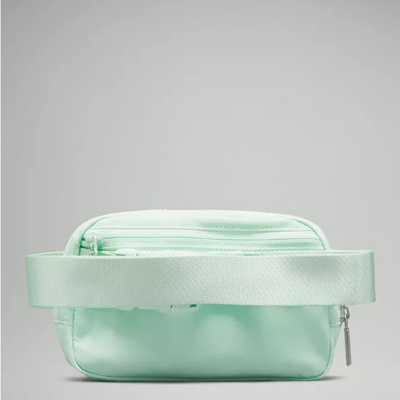 Lululemon Mint Moment 1L Everywhere Belt Bag - Picture 2 of 4